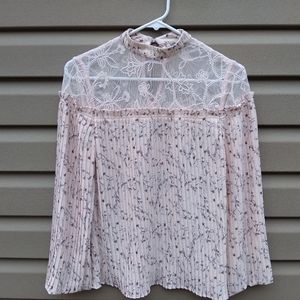 Moon River Sz XS Pale Pink Lace Floral Top